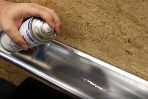Lining and Sealing a Gutter with Sealing Spray