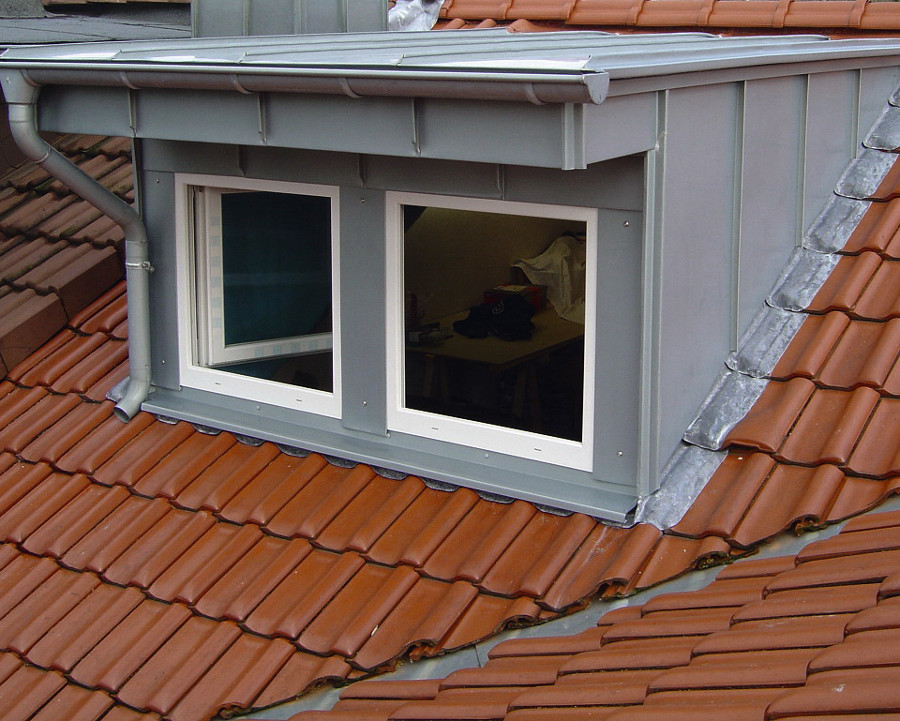 Weicon-Aqua-Flex-Elastic-Adhesive-used-to-repair-leaking-tile-roof